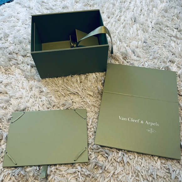 Van Cleef & Arpels Large Gift Box - Picture 4 of 4